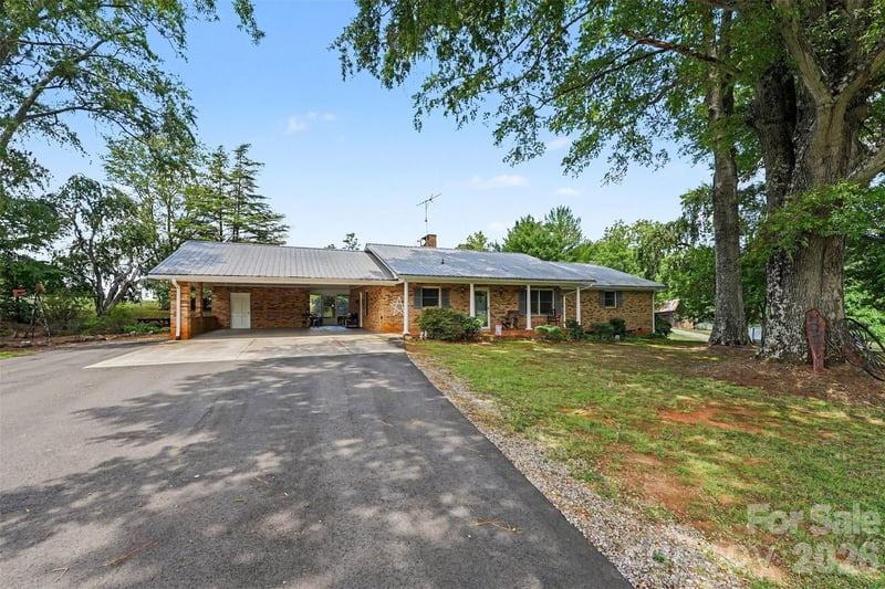591 Mullis Rd, Union Grove, NC 28689