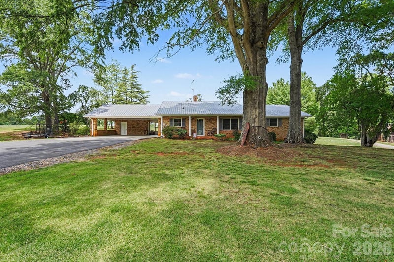 591 Mullis Rd, Union Grove, NC 28689