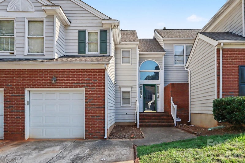 8606 Fox Chase Ln, Charlotte, NC 28269