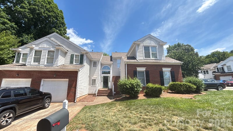 8606 Fox Chase Ln, Charlotte, NC 28269