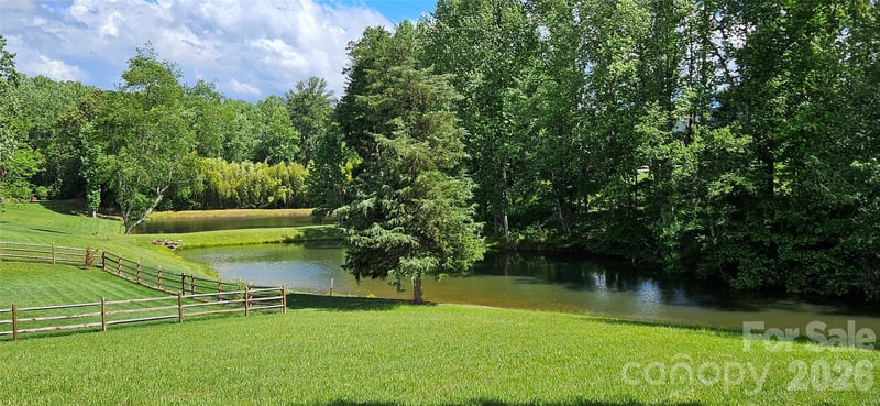 12 Farm Pond Ln, Candler, NC 28715