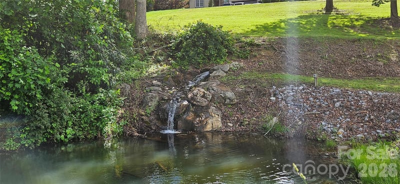 12 Farm Pond Ln, Candler, NC 28715