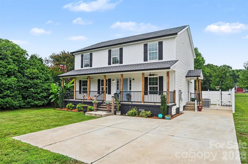 1001 Noles Dr, Mount Holly, NC 28120