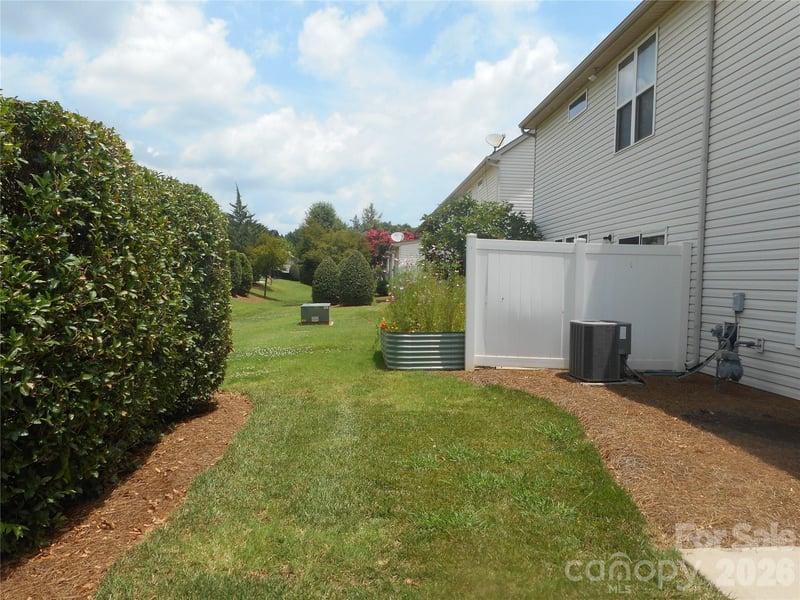 5860 Glassport Ln, Charlotte, NC 28210