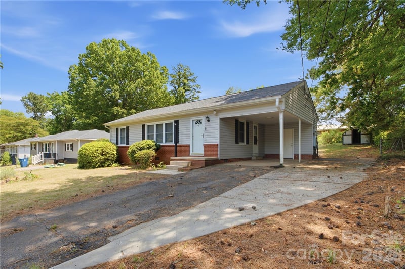 1323 Meadowbrook Cir, Salisbury, NC 28144