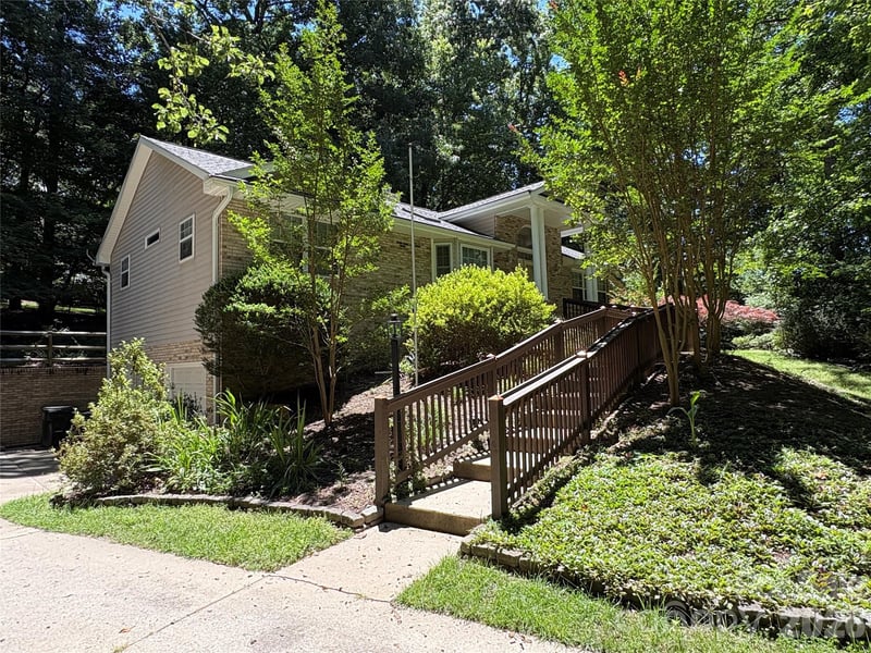 206 Camellia Way, Laurel Park, NC 28739