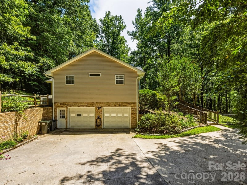 206 Camellia Way, Laurel Park, NC 28739