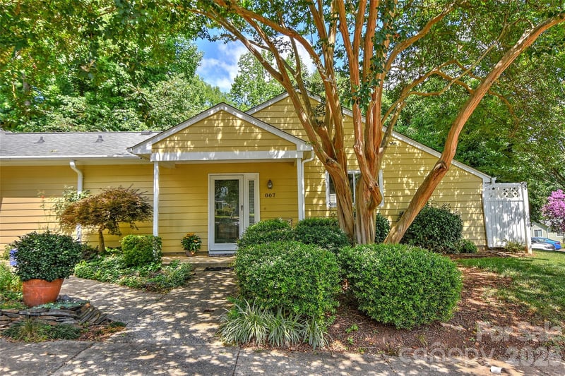 807 Sardis Cove Dr, Charlotte, NC 28270