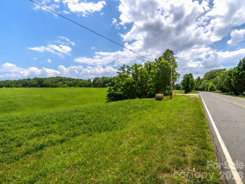 99999 Sprouse Town Rd, Weaverville, NC 28787