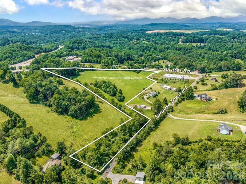 99999 Sprouse Town Rd, Weaverville, NC 28787