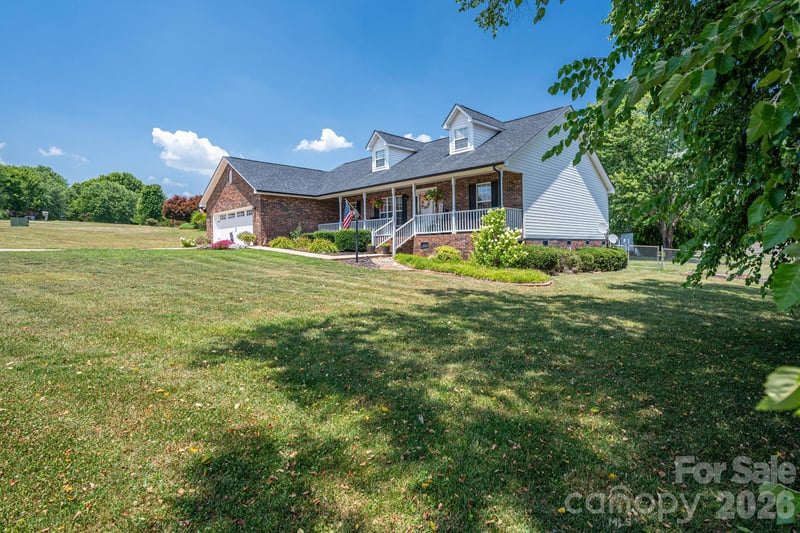 2524 Old Pond Dr, Lincolnton, NC 28092