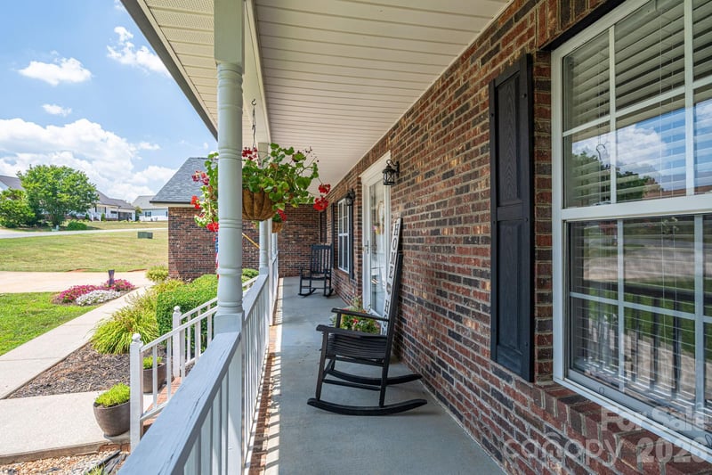 2524 Old Pond Dr, Lincolnton, NC 28092