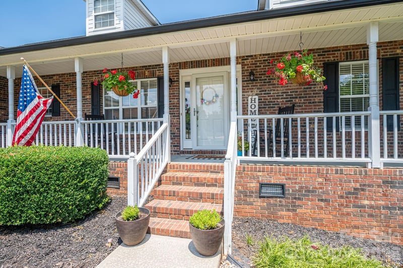 2524 Old Pond Dr, Lincolnton, NC 28092
