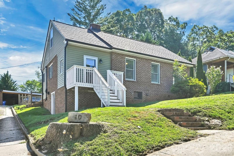 10 Enka Oak St, Candler, NC 28715