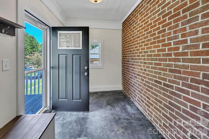 10 Enka Oak St, Candler, NC 28715