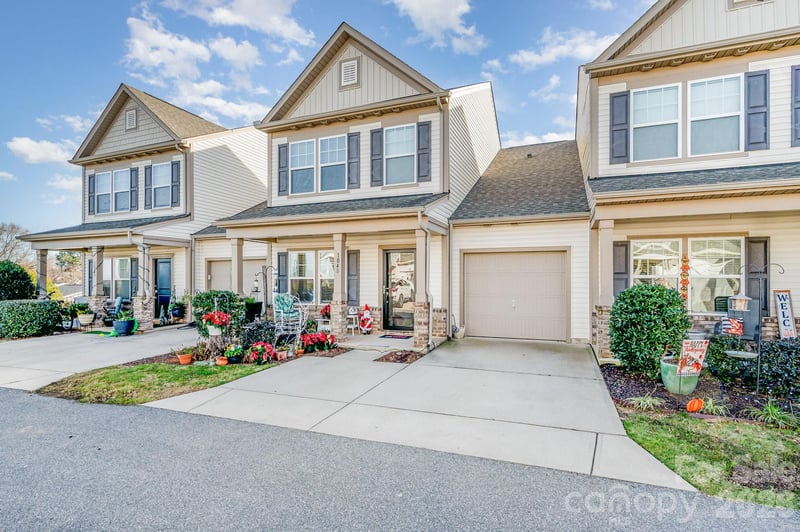 104 Blackstone Ct, Statesville, NC 28677