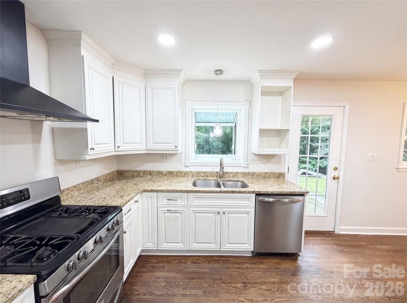 2200 Fair Forest Dr, Matthews, NC 28105