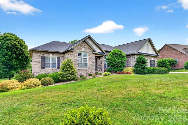 1136 Fox Chase Dr, Newton, NC 28658