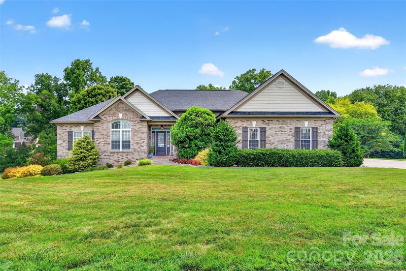 1136 Fox Chase Dr, Newton, NC 28658