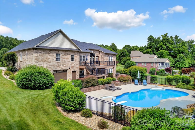 1136 Fox Chase Dr, Newton, NC 28658