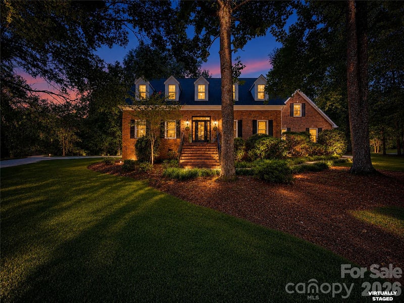 8503 Foxbridge Dr, Matthews, NC 28104
