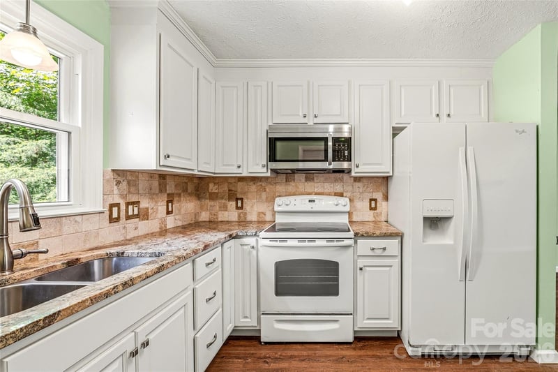 27 Unity Ct, Etowah, NC 28729