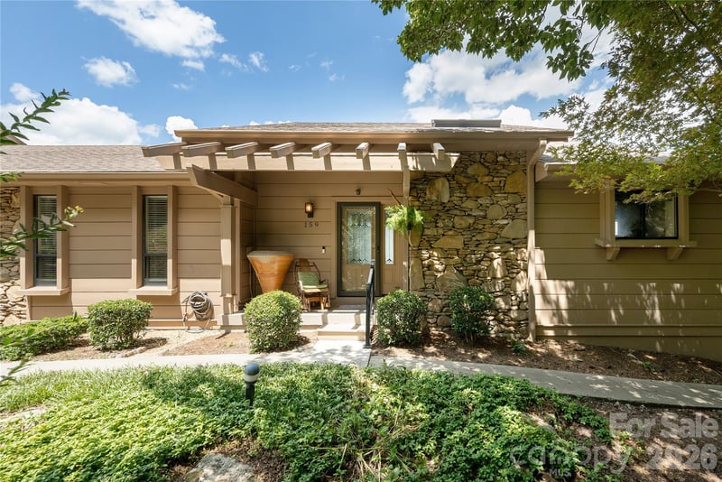159 Country Ridge Rd, Hendersonville, NC 28739