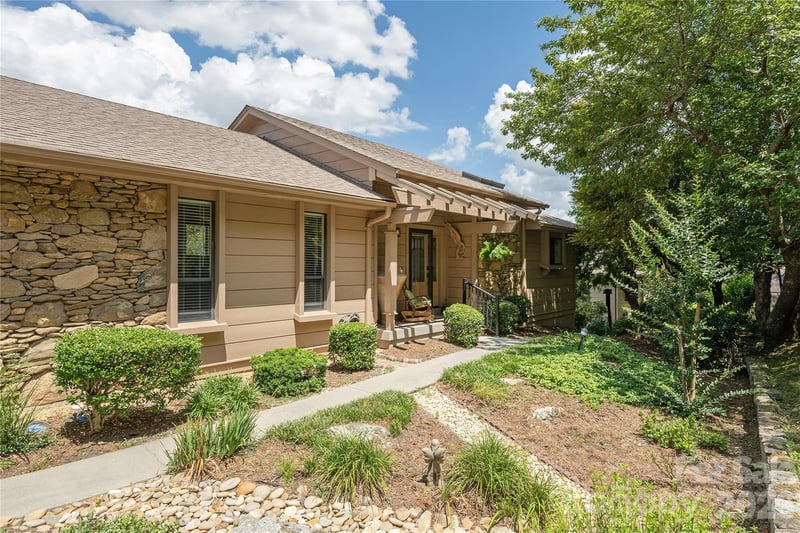 159 Country Ridge Rd, Hendersonville, NC 28739