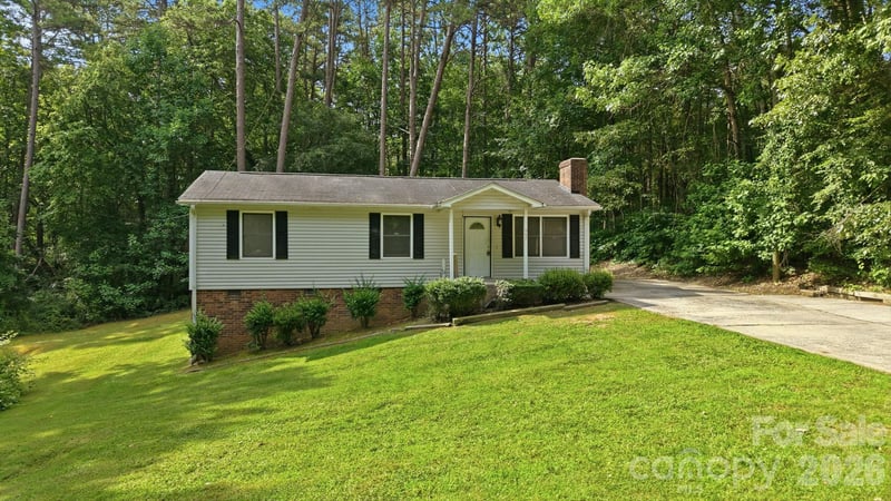 667 Niblick Dr, Gastonia, NC 28054