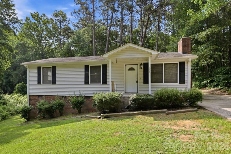 667 Niblick Dr, Gastonia, NC 28054