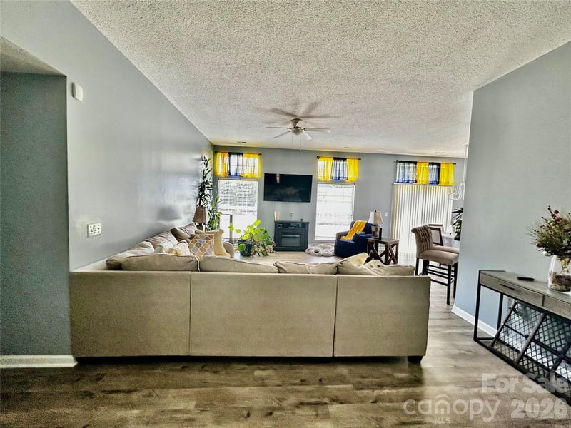10132 Ashley Farm Dr, Matthews, NC 28105