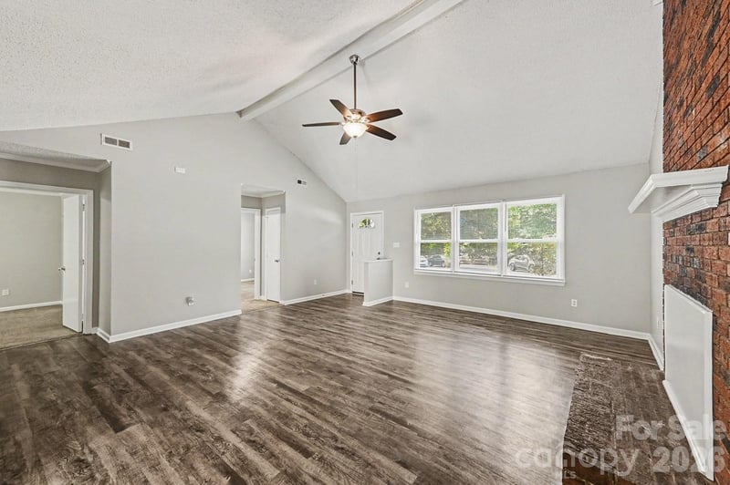 6804 Streamside Dr, Charlotte, NC 28212