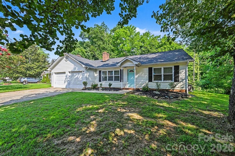 6804 Streamside Dr, Charlotte, NC 28212