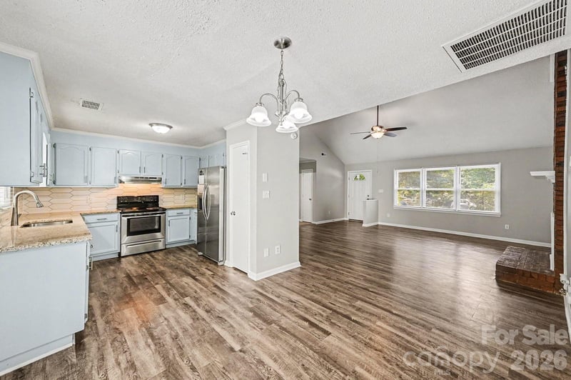 6804 Streamside Dr, Charlotte, NC 28212