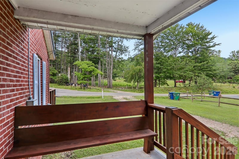 611 Reeves Cove Rd, Candler, NC 28715