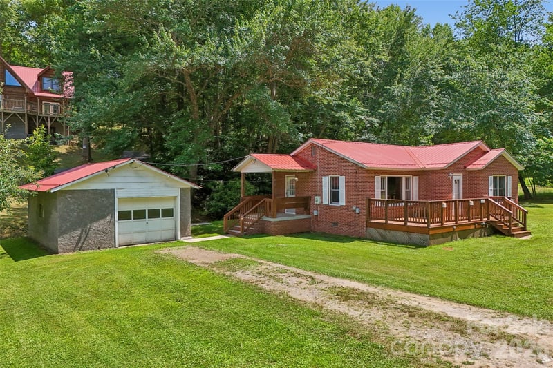 611 Reeves Cove Rd, Candler, NC 28715