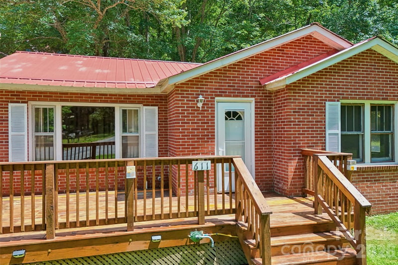 611 Reeves Cove Rd, Candler, NC 28715