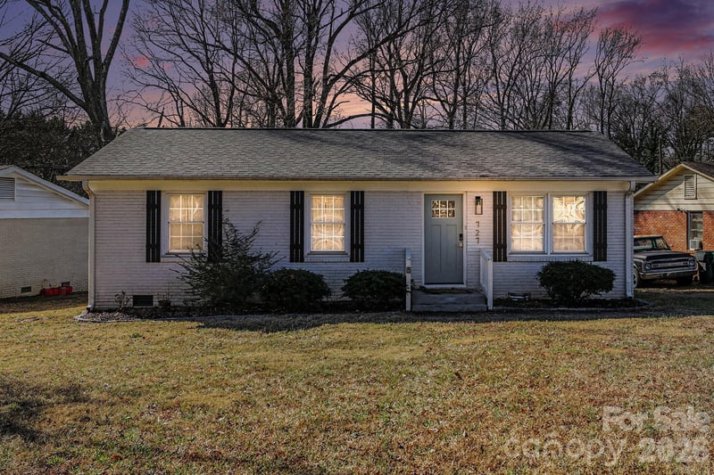 727 Thera Dr, Charlotte, NC 28206
