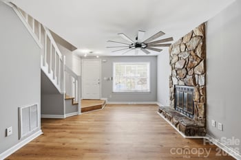 8237 Circle Tree Ln, Charlotte, NC 28277