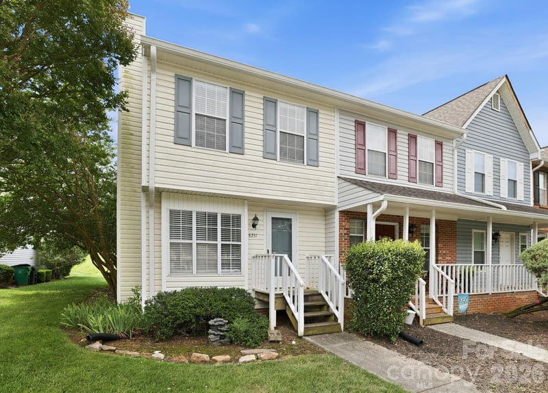 8237 Circle Tree Ln, Charlotte, NC 28277