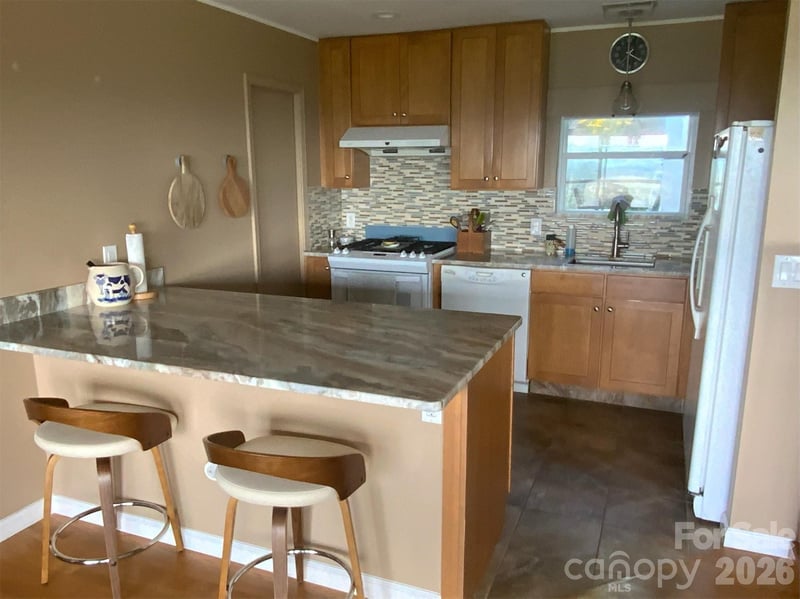 188 Holly Berry Ln, Hendersonville, NC 28739
