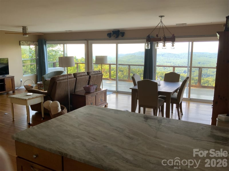 188 Holly Berry Ln, Hendersonville, NC 28739