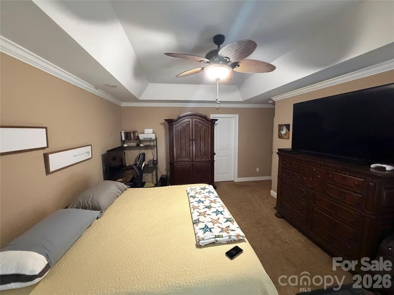 1448 Brookstone Dr, Hickory, NC 28602