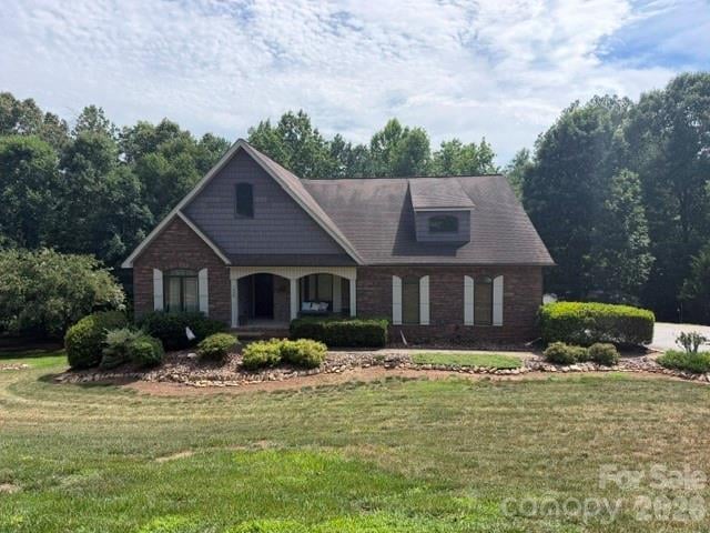 1448 Brookstone Dr, Hickory, NC 28602