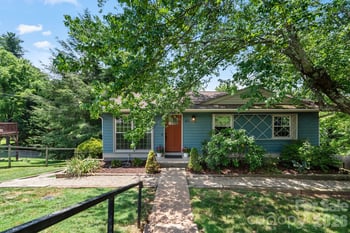 62 1st St, Asheville, NC 28803