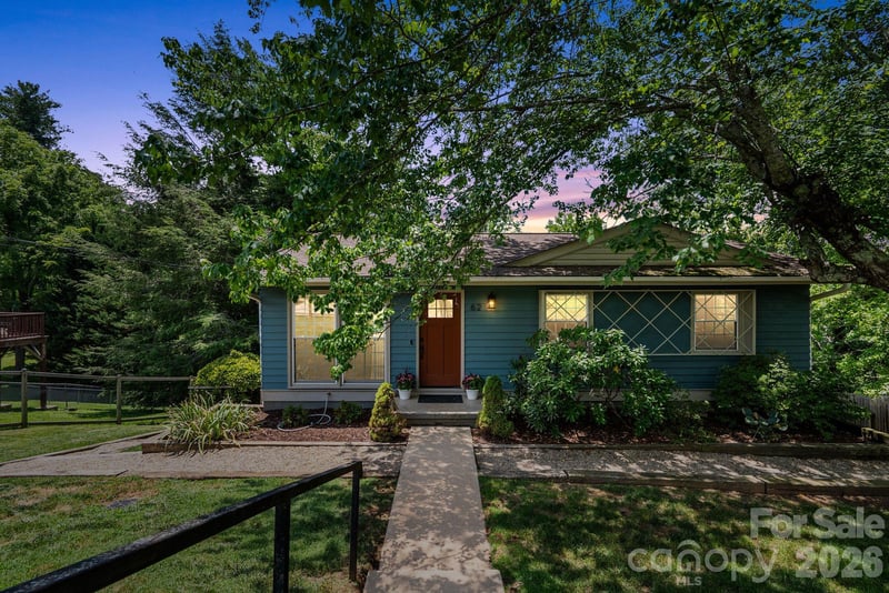 62 1st St, Asheville, NC 28803