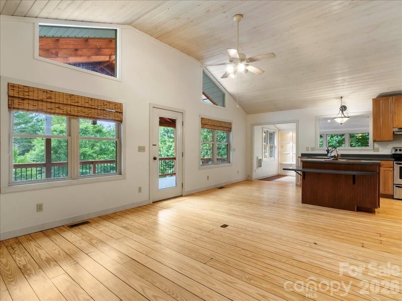 16 Turtle Dove Trl, Burnsville, NC 28714