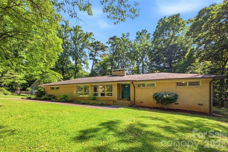 7008 Linda Lake Dr, Charlotte, NC 28215