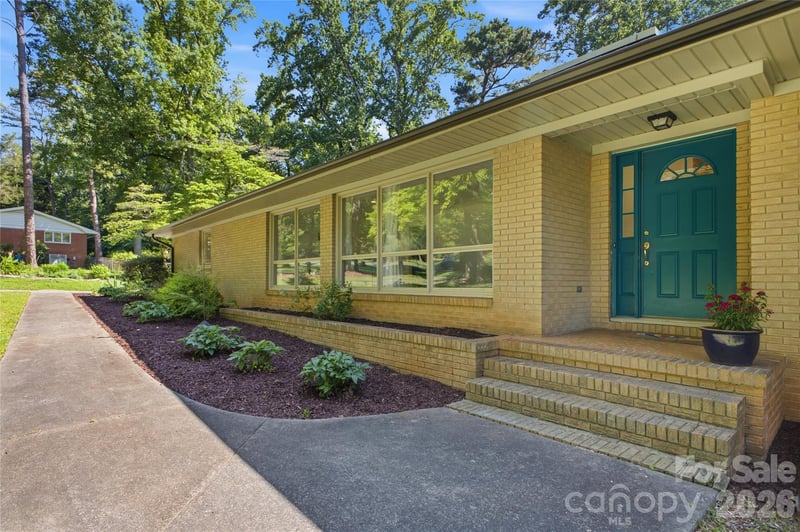 7008 Linda Lake Dr, Charlotte, NC 28215