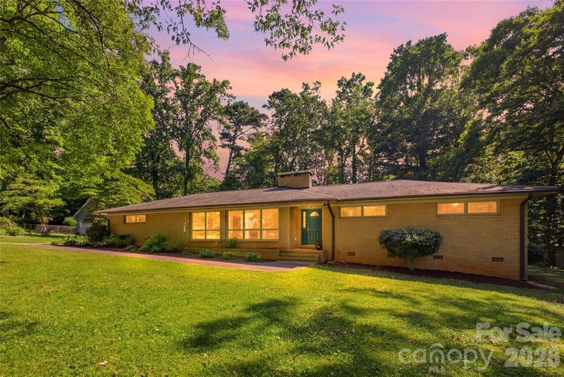 7008 Linda Lake Dr, Charlotte, NC 28215